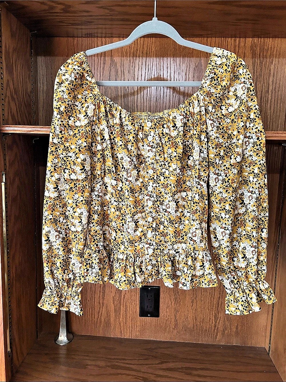 Floral Long Sleeve Blouse in Yellow & White Size Medium